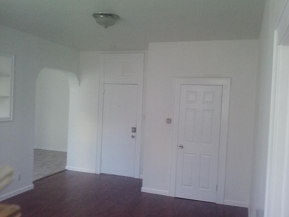 Inside wall/entry-living room