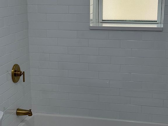 4th image of 6540 N Glenwood Ave #G04