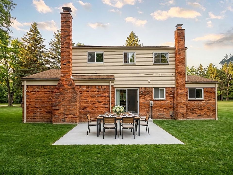2nd image of 1384 Ogden Dr