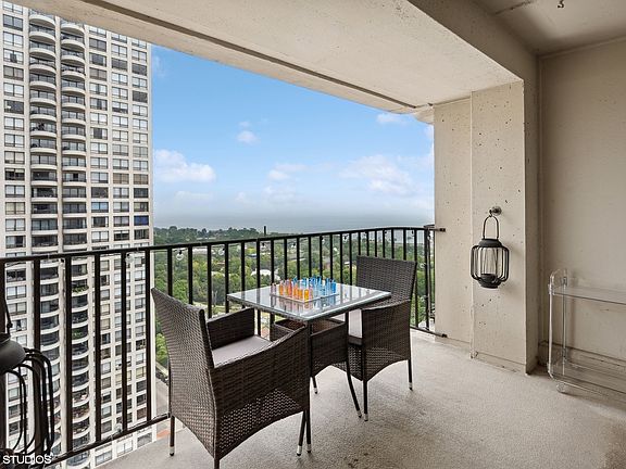 3rd image of 1960 N Lincoln Park W APT 2612