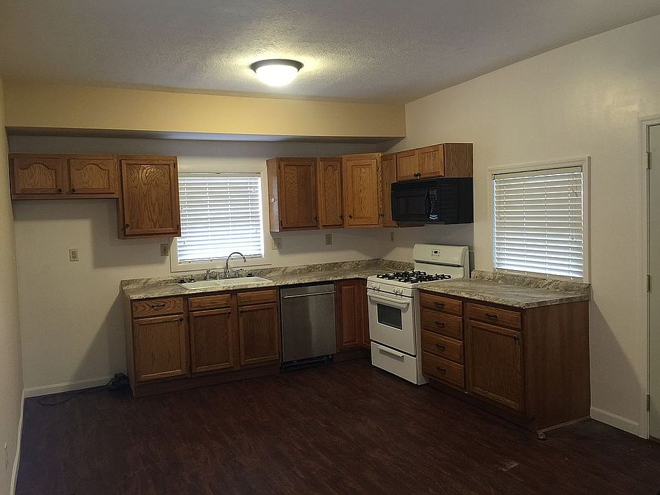 1st Floor Kitchen-it's huge