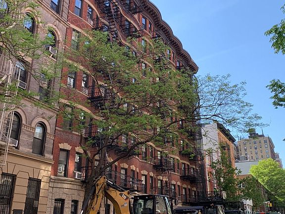 3rd image of 160 E 91st St APT 1H