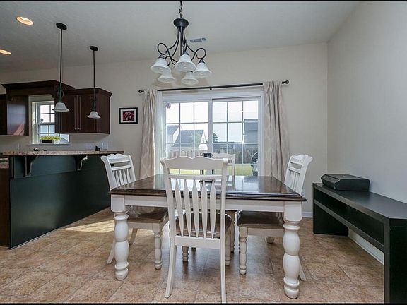 4th image of 866 Westlawn Dr