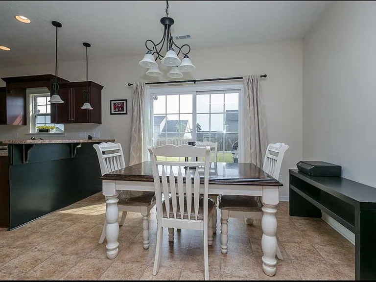 866 Westlawn Dr — Photo 4