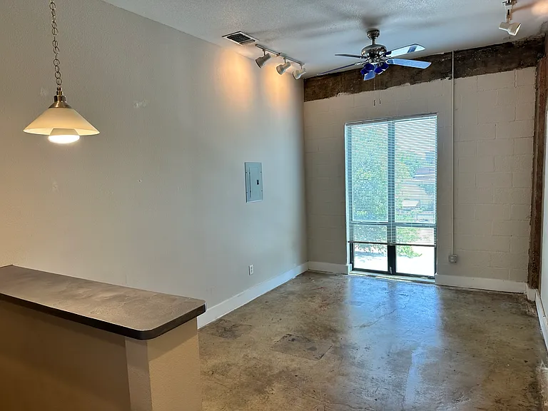 710 S Medina #203 — Photo 17