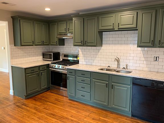 4th image of 1079 Cherry St