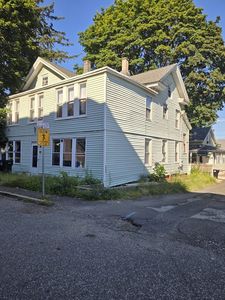 12 School St, Holyoke, MA, 01040