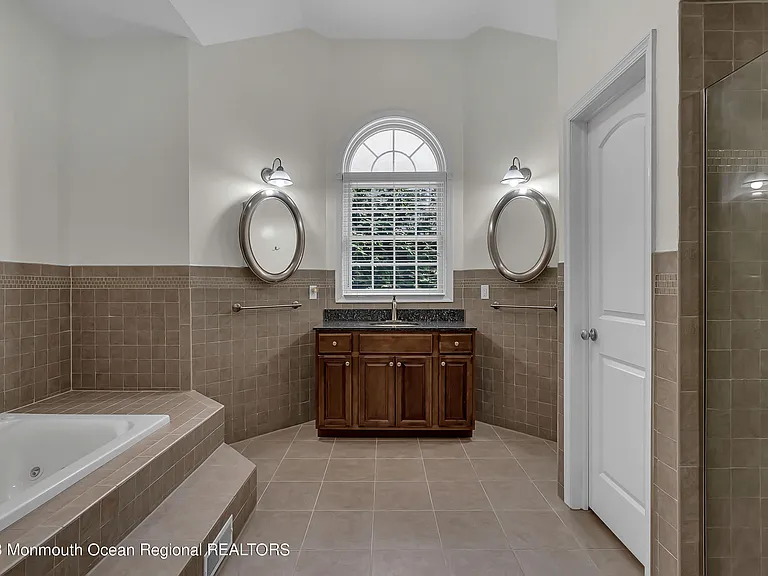1607 Holbrook St — Photo 19