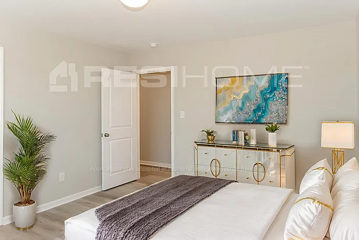 127 London Calvin Way — Photo 8