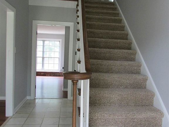 2nd image of 3792 Windyke Dr