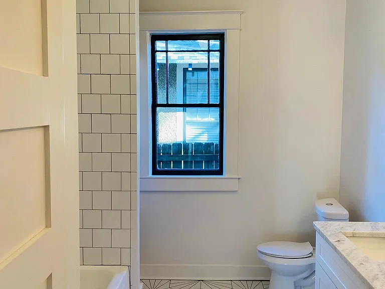 1683 York Ave — Photo 7