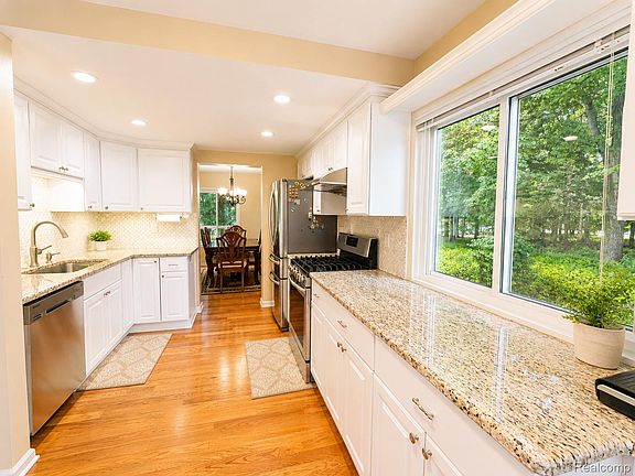 5th image of 22859 Cranbrooke Dr