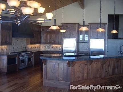 Kitchen - Double Island Amazing Granite
						:
						Large Sub-Zero Fridge & Freezer. Copper sinks, Bar Fridge, Ice Maker, Fireplace