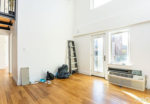 4th image of 588 Myrtle Ave #406