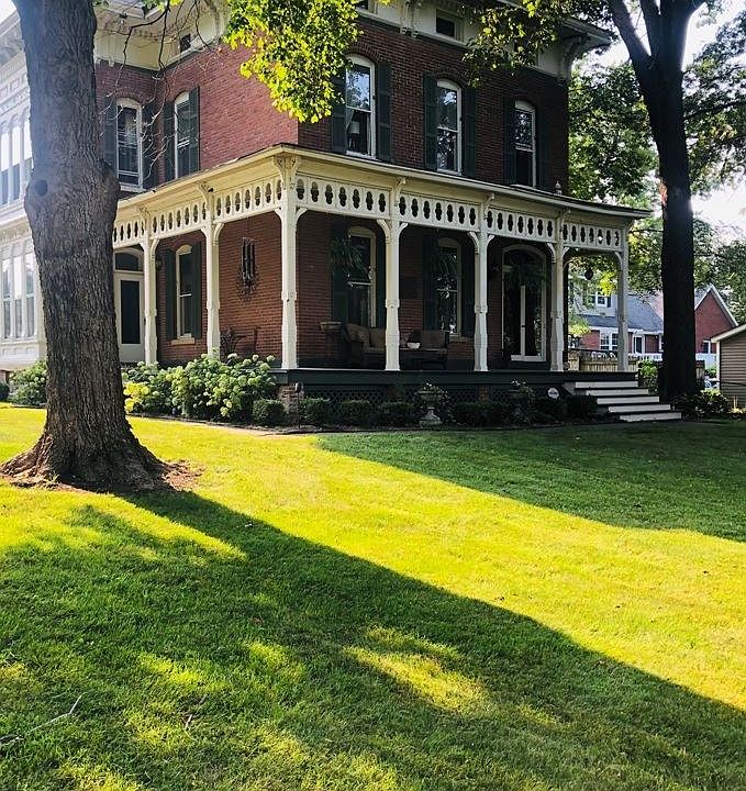 1st image of 717 S 10th St