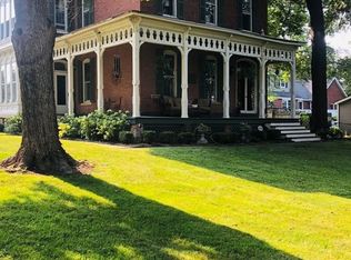 717 S 10th St, Petersburg, IL 62675