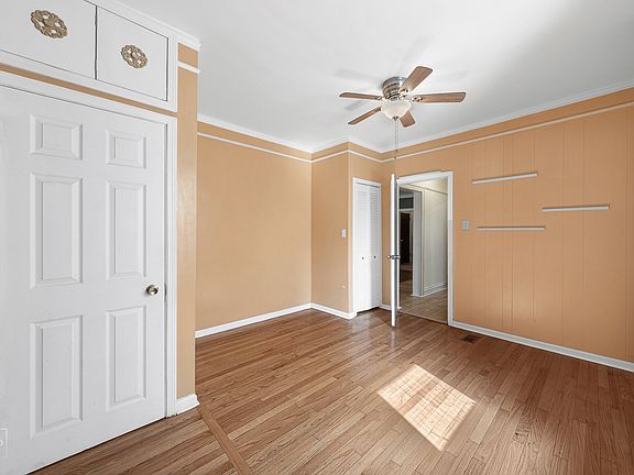 2nd image of 5436 N Sawyer Ave #1