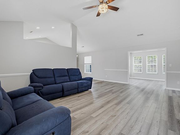 3rd image of 2707 Woodcreek Ln.