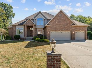 338 Hearthstone Dr, New Castle, PA 16105