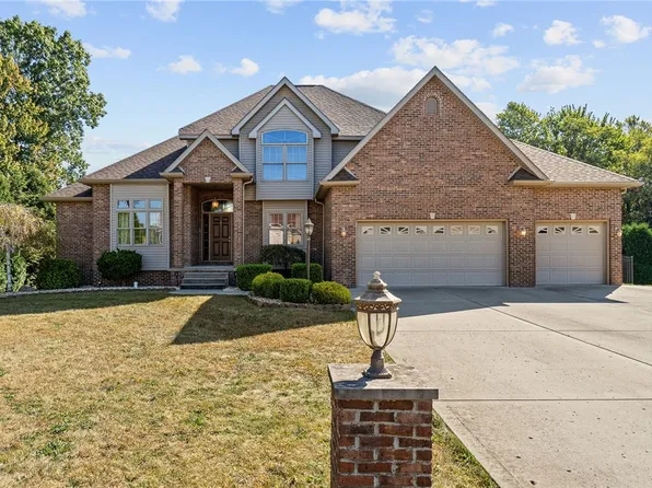 338 Hearthstone Dr, New Castle, PA 16105