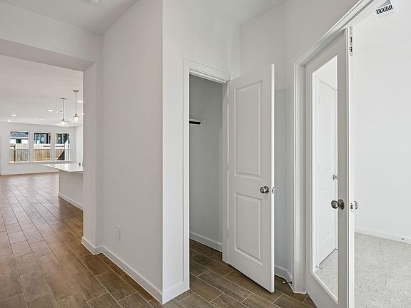 3rd image of 211 Prairie Ridge Ln