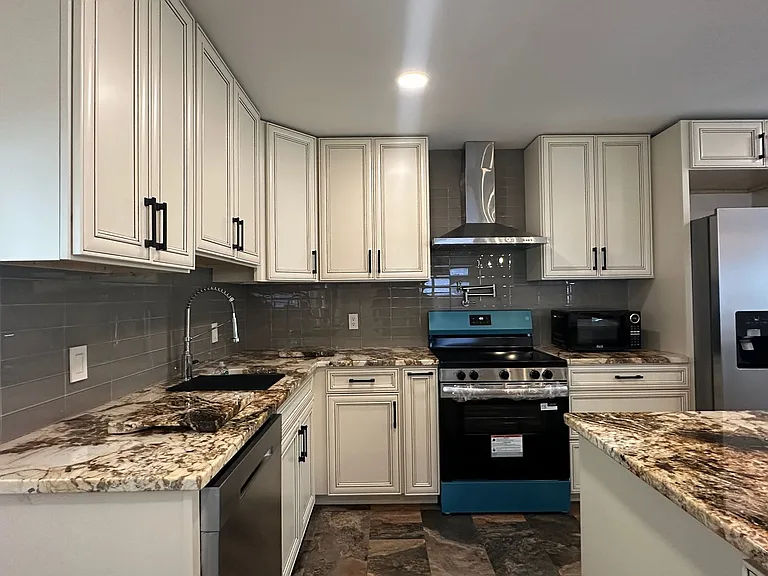 616 Iris St — Photo 13