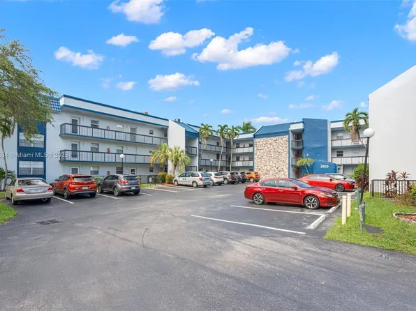3120 Holiday Springs Blvd APT 301, Margate, FL 33063