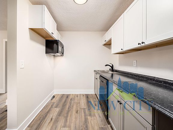 5th image of 461 Holton Ave