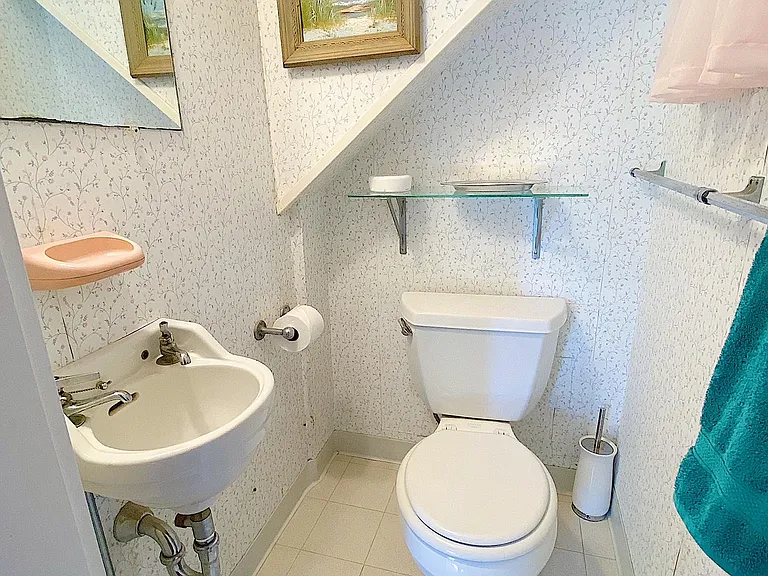 22 Crescent St — Photo 7