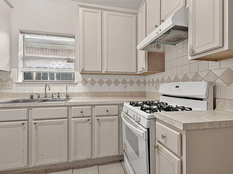8503 Raybluff Ln — Photo 20