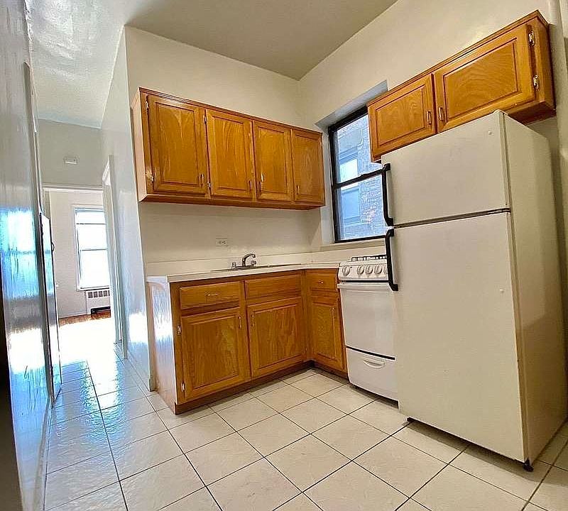 1st image of 208 W 80th St #3B2