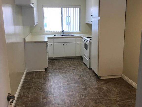 2nd image of 426 E Valencia Ave APT I