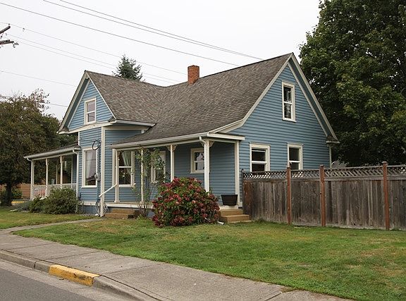 3rd image of 704 9th Ave SE