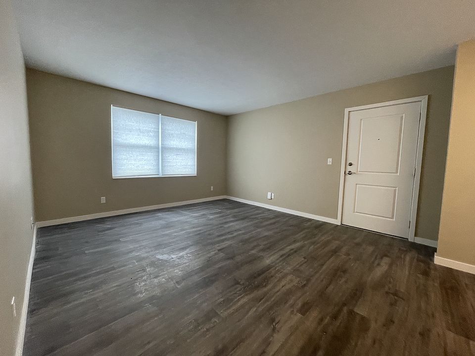 1st image of 511 Cavalier Dr #11161081