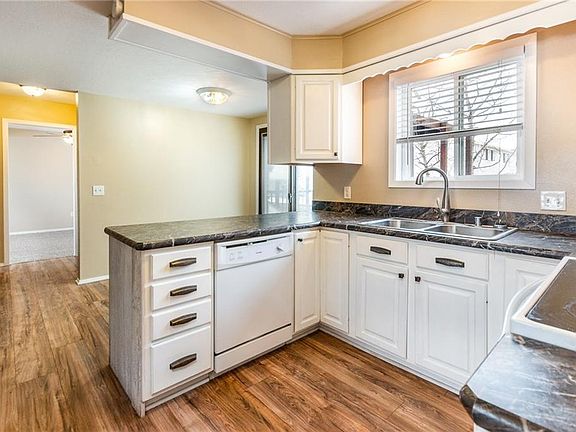 5th image of 428 Greenspring Pl
