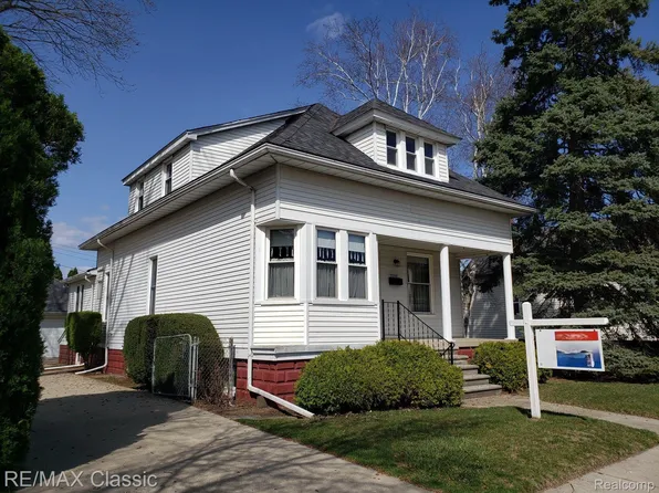 7299 Gronow Ave, Center Line, MI 48015