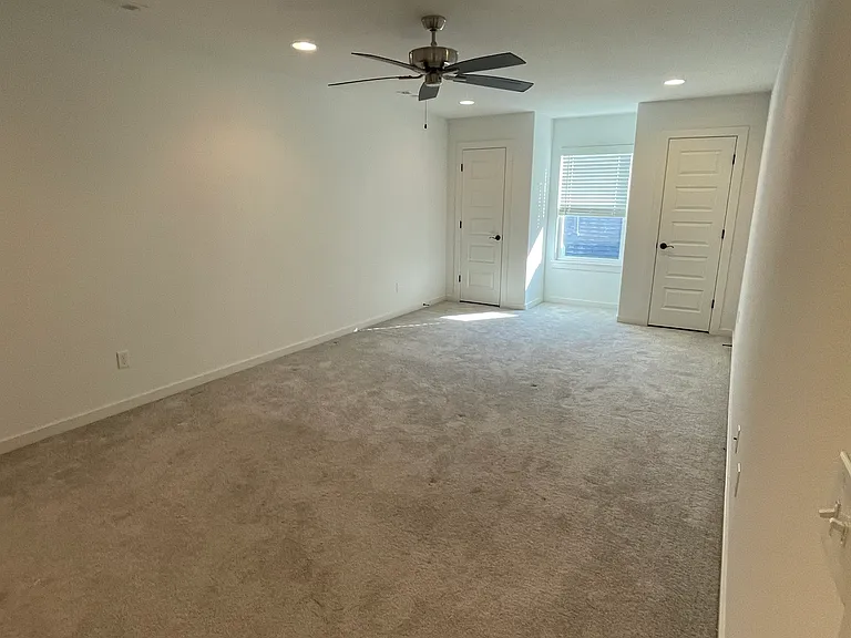2333 E Amherst Aly — Photo 14