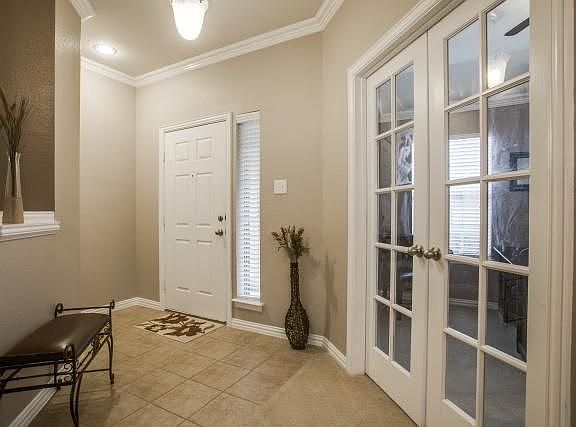 4th image of 2412 Castle Creek Dr