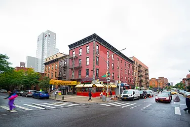 Rented by New York Casas Ltd.