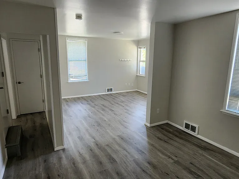 1902 Baker Ave — Photo 14