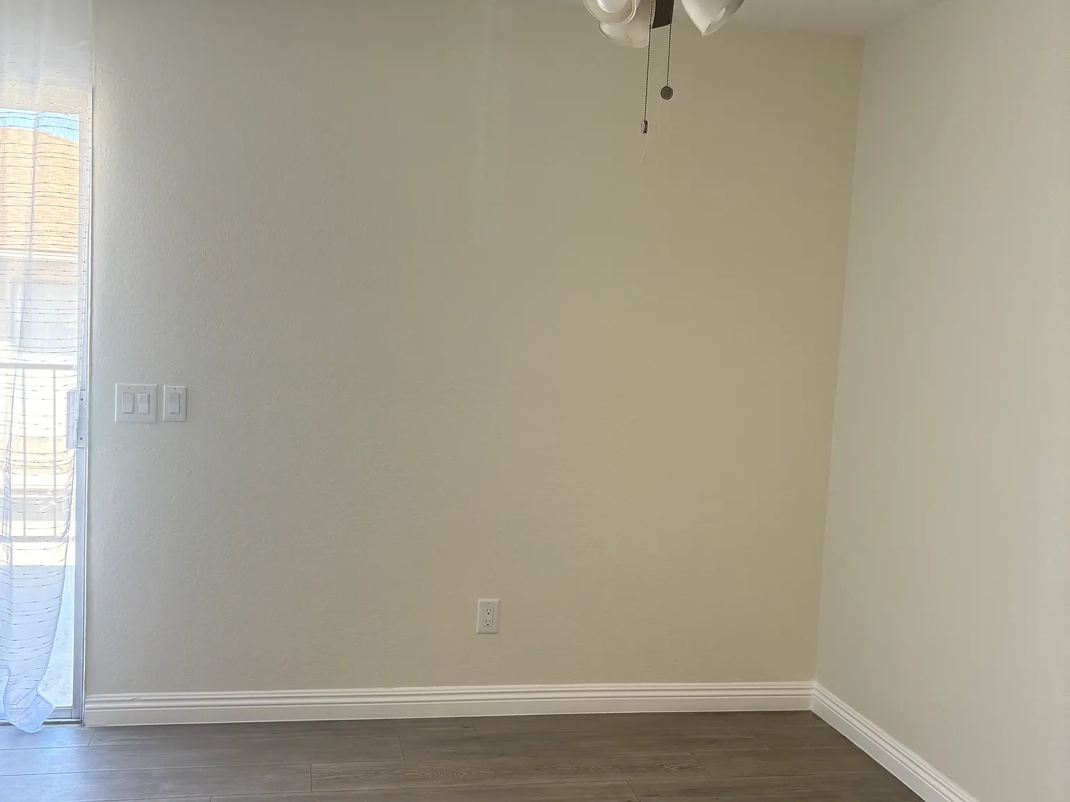 2 bed, 856 sqft, $2,100 — Photo 2