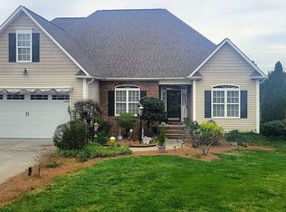 1011 Riverpointe Dr, East Bend, NC 27018