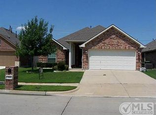210 Sandpoint Dr, Mansfield, TX 76063