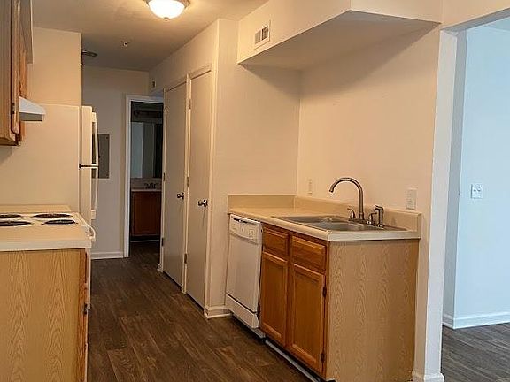 2nd image of 429 Acorn Grove Ln #B