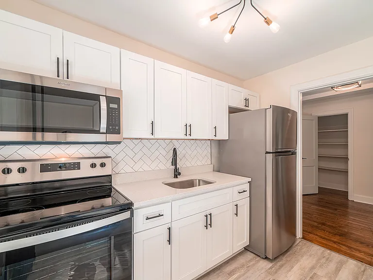 9610 Sherwood Pl — Photo 8