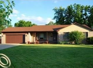 29841 Elmwood St, Garden City, MI 48135