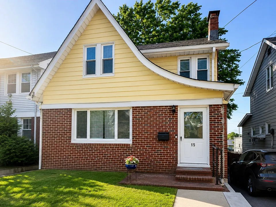 15 Roosevelt St #1