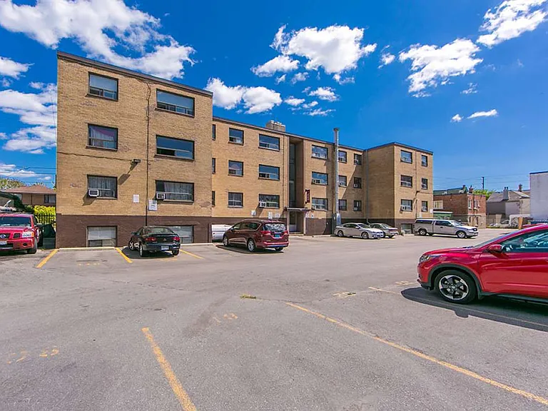 148 Islington Ave — Photo 11