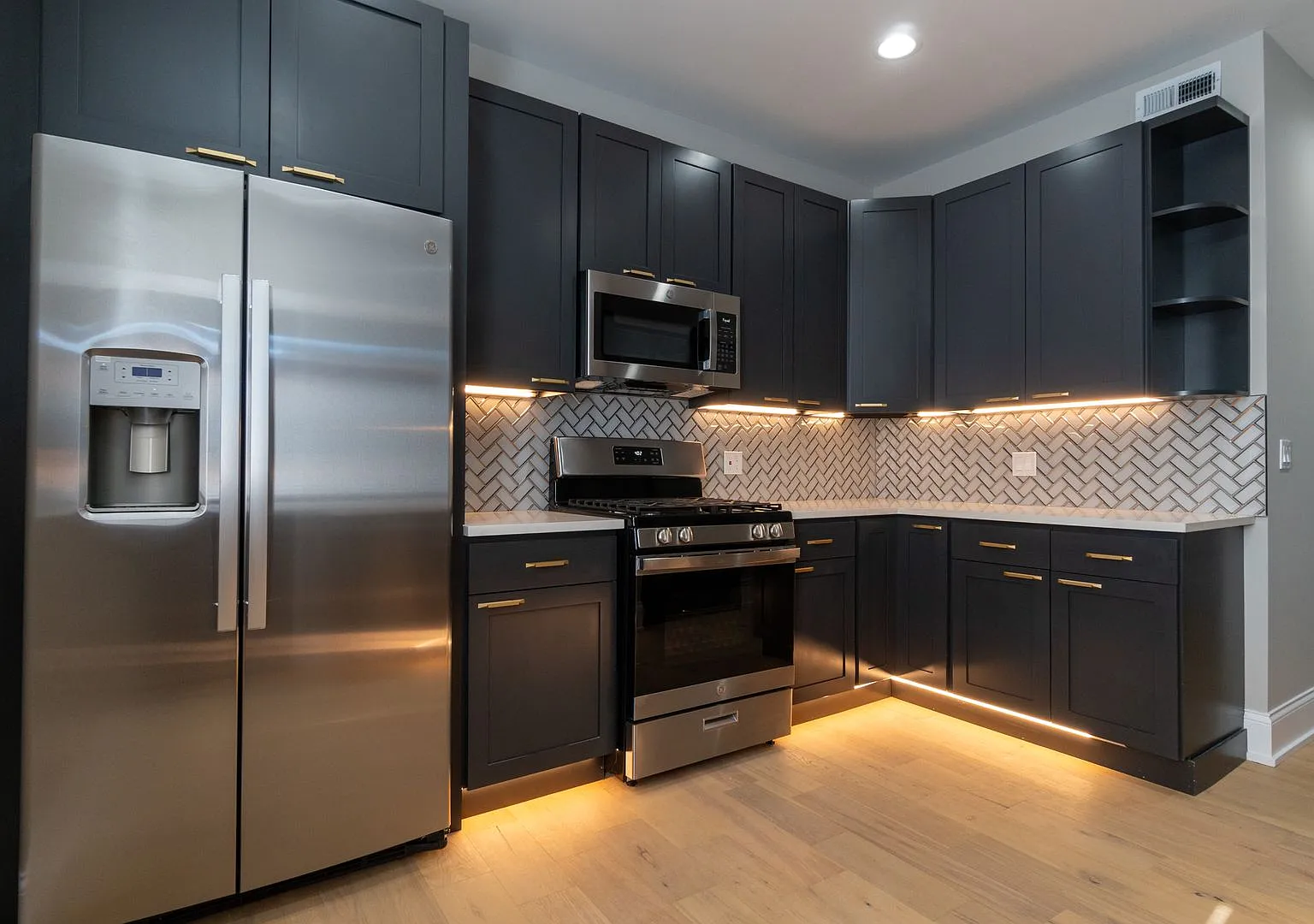 Pf Arg 5400 N. Paulina — Photo 2