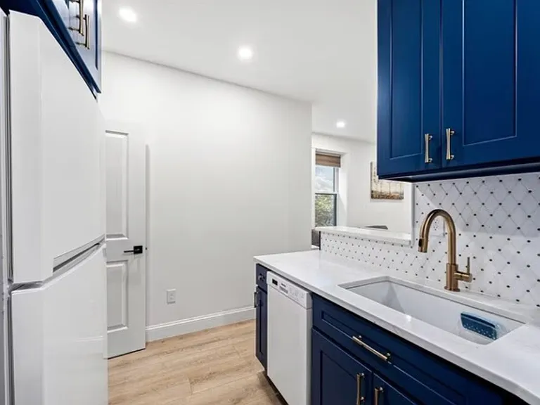 31 Irving St #4 — Photo 4